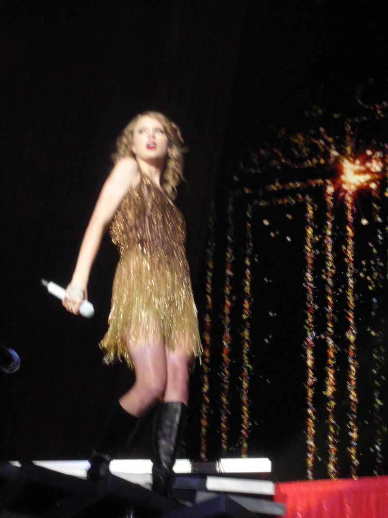 Taylor Swift — March 7 - Rotterdam, Holland — photo 211