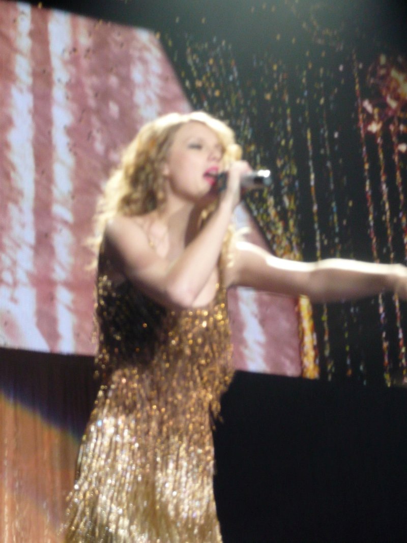 Taylor Swift — March 7 - Rotterdam, Holland — photo 212