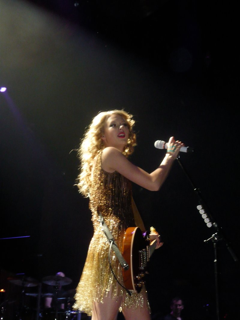 Taylor Swift — March 7 - Rotterdam, Holland — photo 216