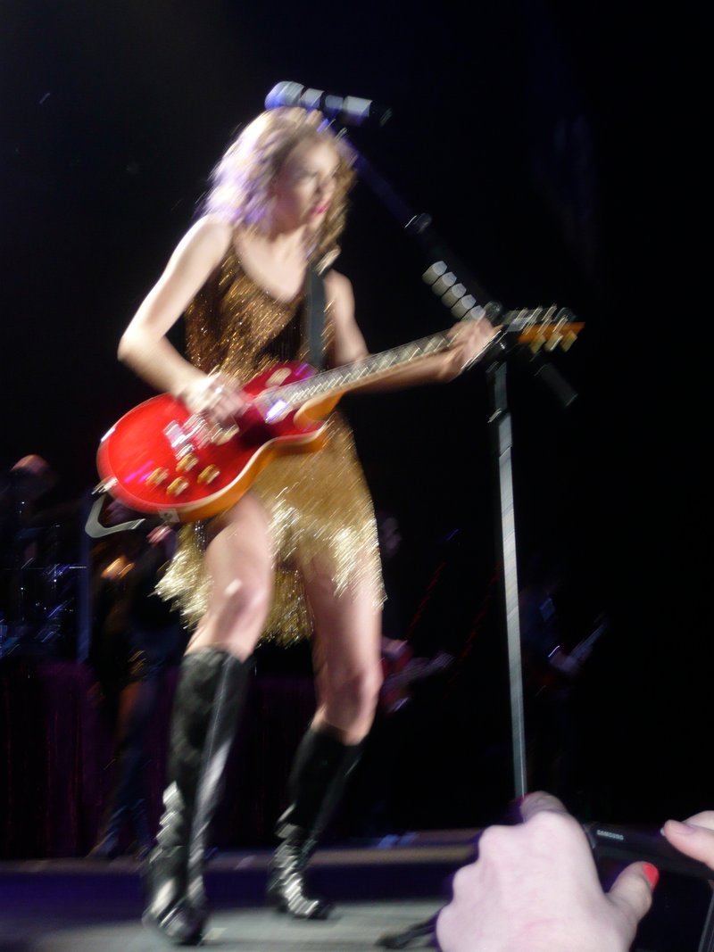 Taylor Swift — March 7 - Rotterdam, Holland — photo 217