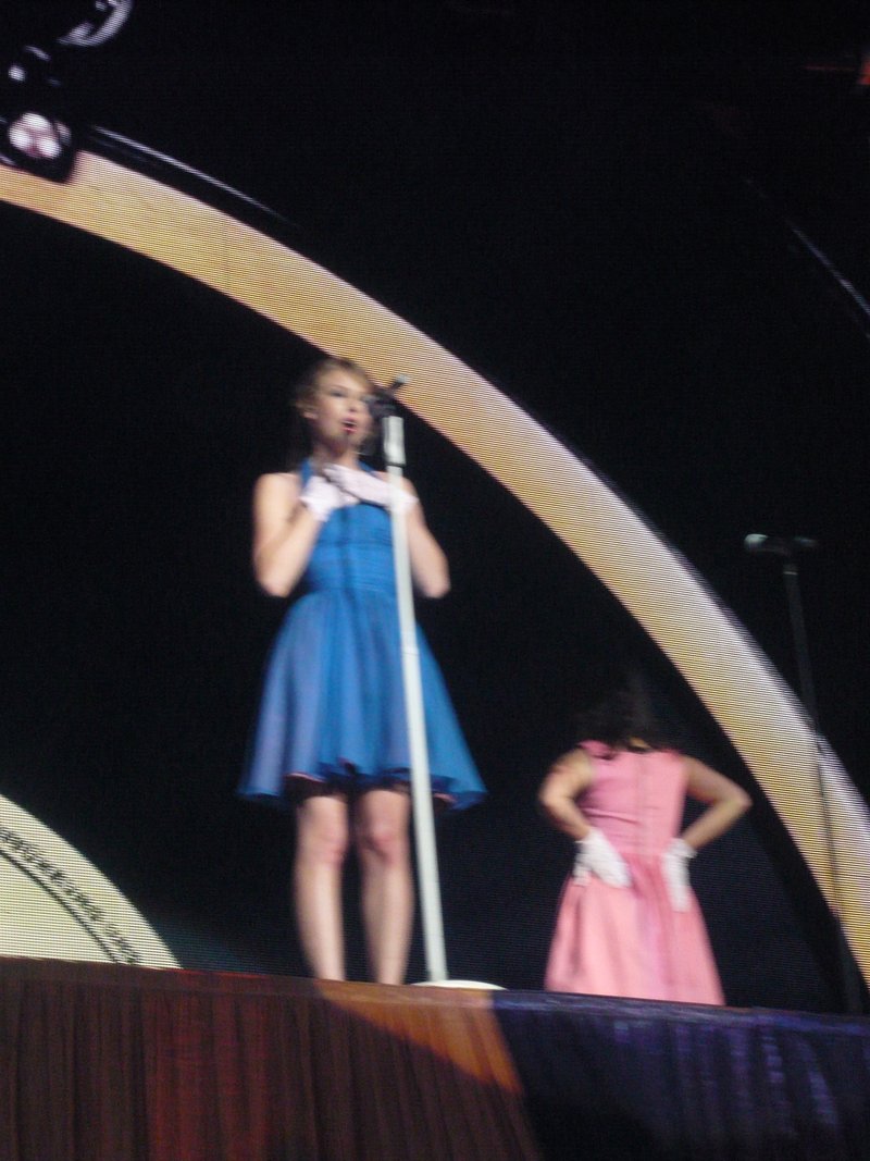 Taylor Swift — March 7 - Rotterdam, Holland — photo 227