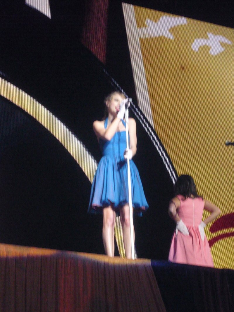Taylor Swift — March 7 - Rotterdam, Holland — photo 228