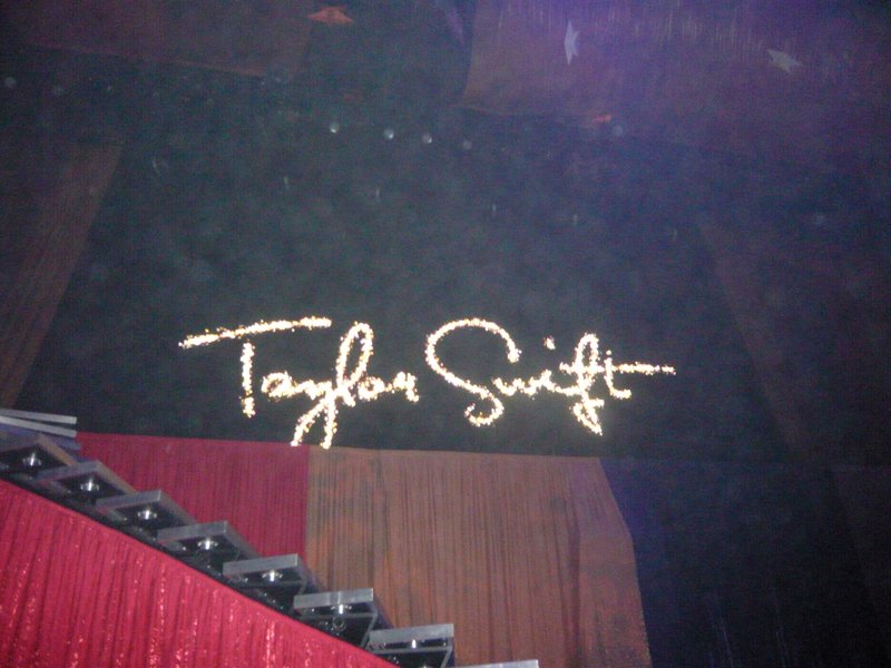 Taylor Swift — March 7 - Rotterdam, Holland — photo 235
