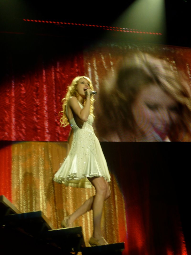 Taylor Swift — March 7 - Rotterdam, Holland — photo 238