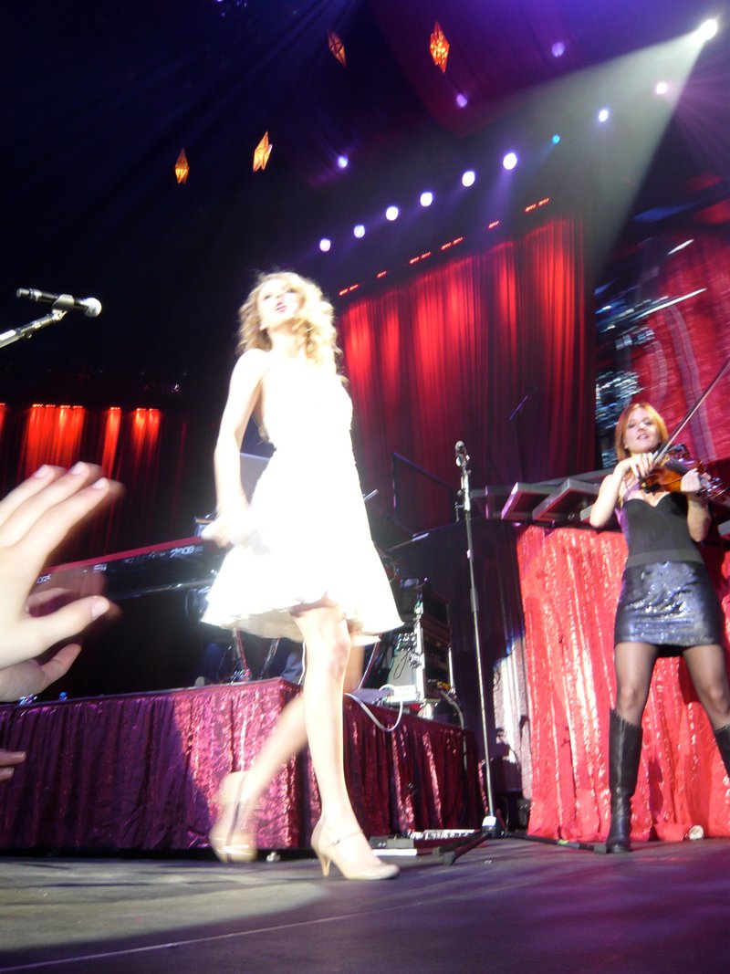 Taylor Swift — March 7 - Rotterdam, Holland — photo 240