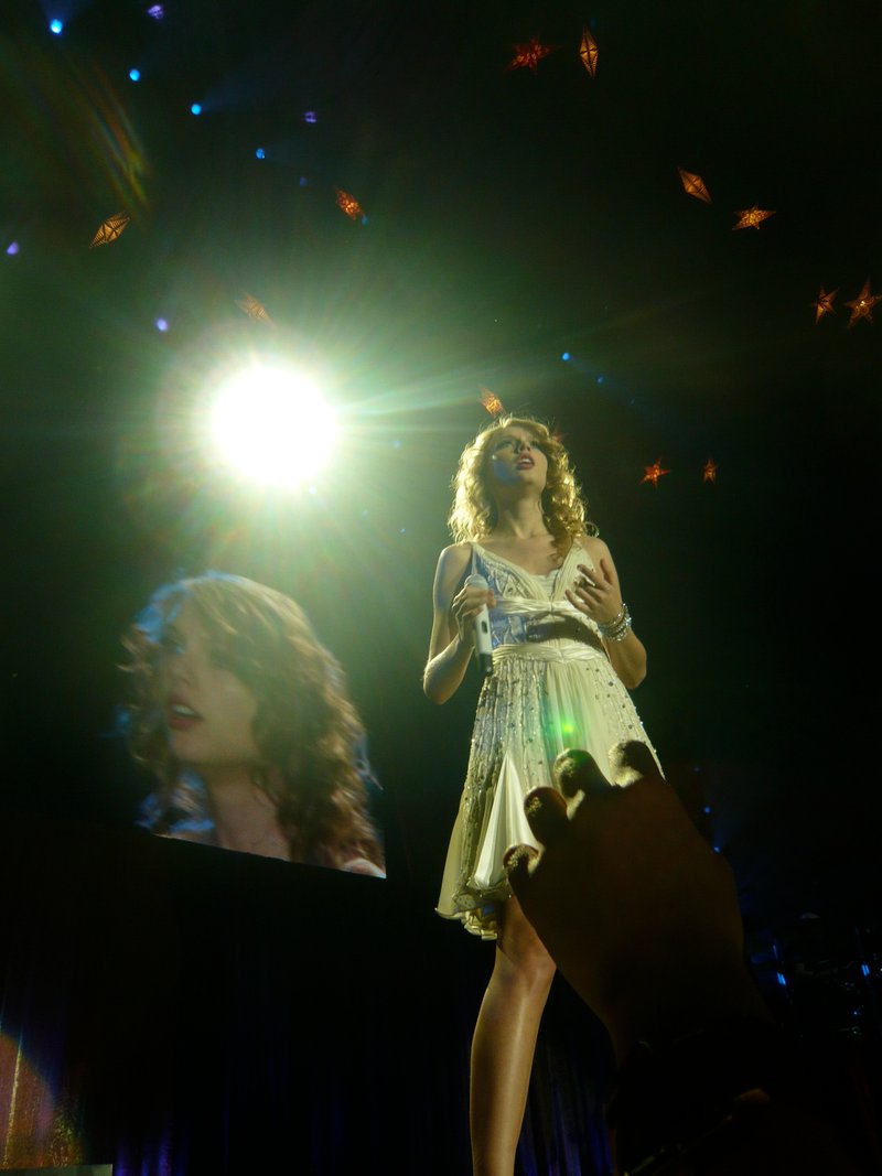 Taylor Swift — March 7 - Rotterdam, Holland — photo 241