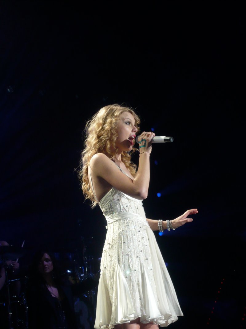 Taylor Swift — March 7 - Rotterdam, Holland — photo 242