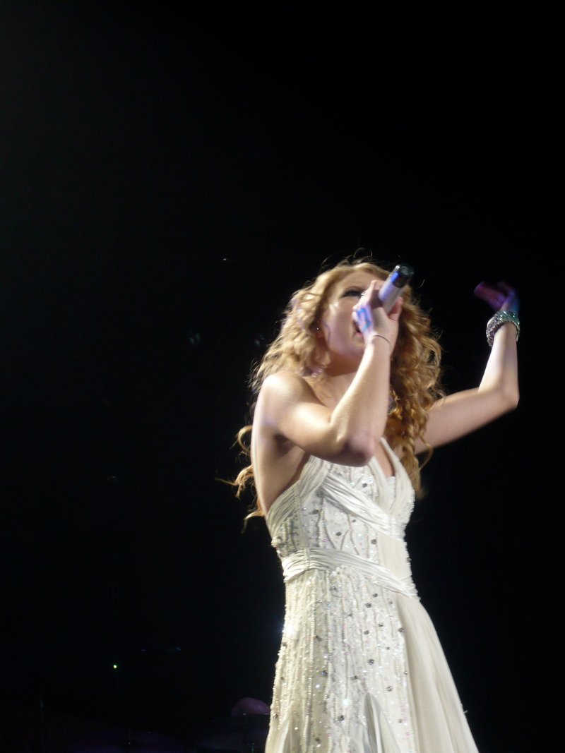 Taylor Swift — March 7 - Rotterdam, Holland — photo 243