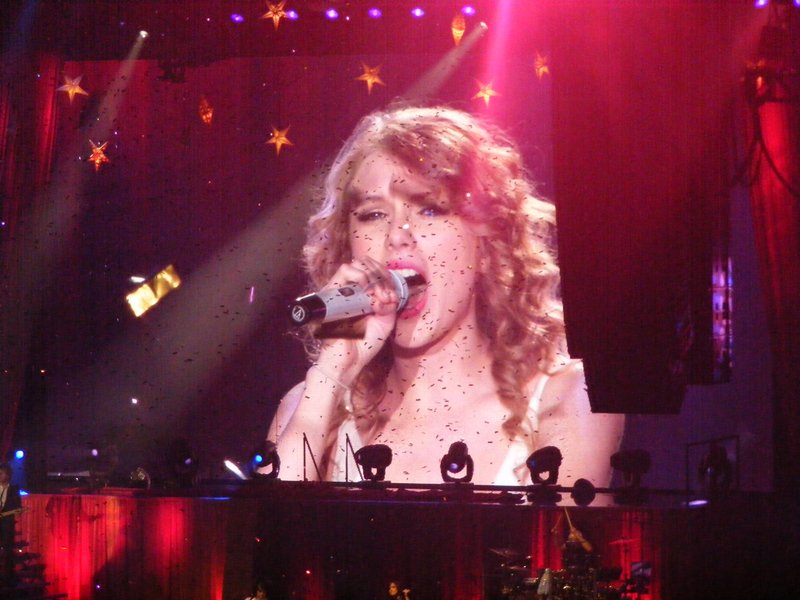 Taylor Swift — March 7 - Rotterdam, Holland — photo 249