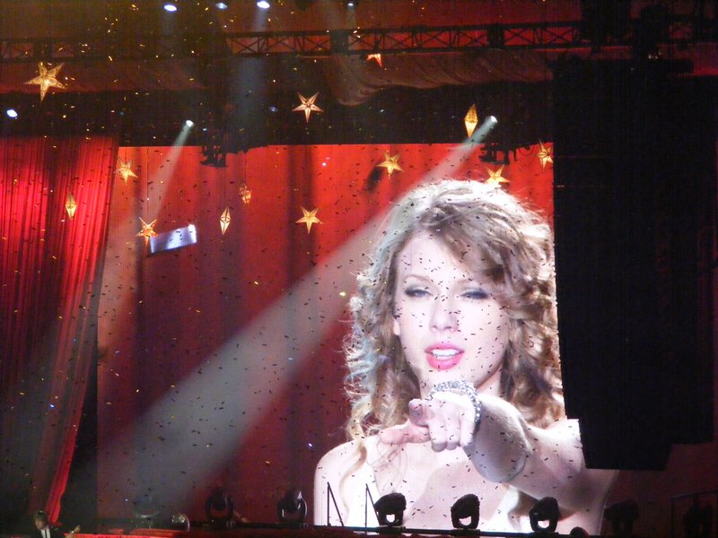 Taylor Swift — March 7 - Rotterdam, Holland — photo 250