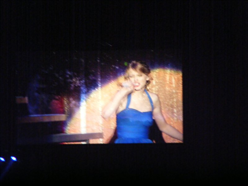 Taylor Swift — March 7 - Rotterdam, Holland — photo 253