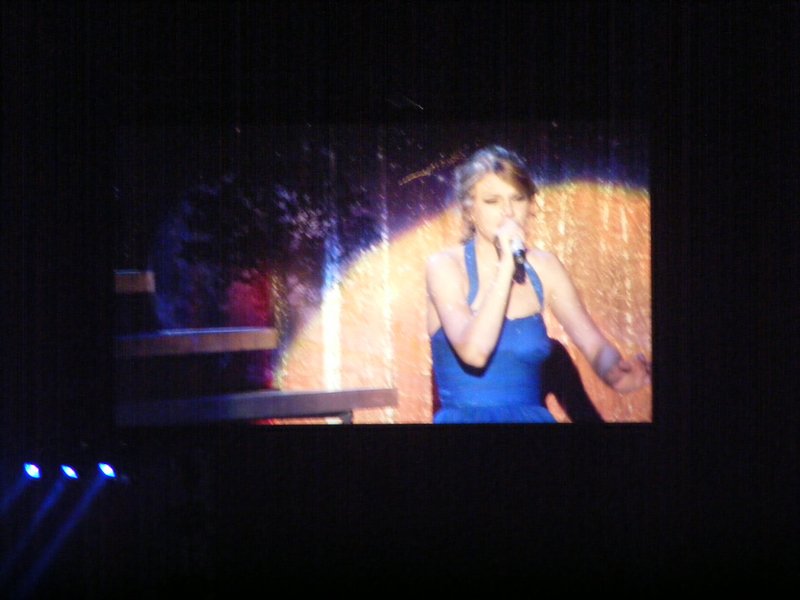 Taylor Swift — March 7 - Rotterdam, Holland — photo 254
