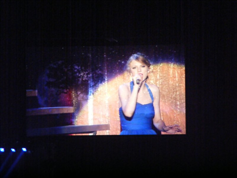 Taylor Swift — March 7 - Rotterdam, Holland — photo 255