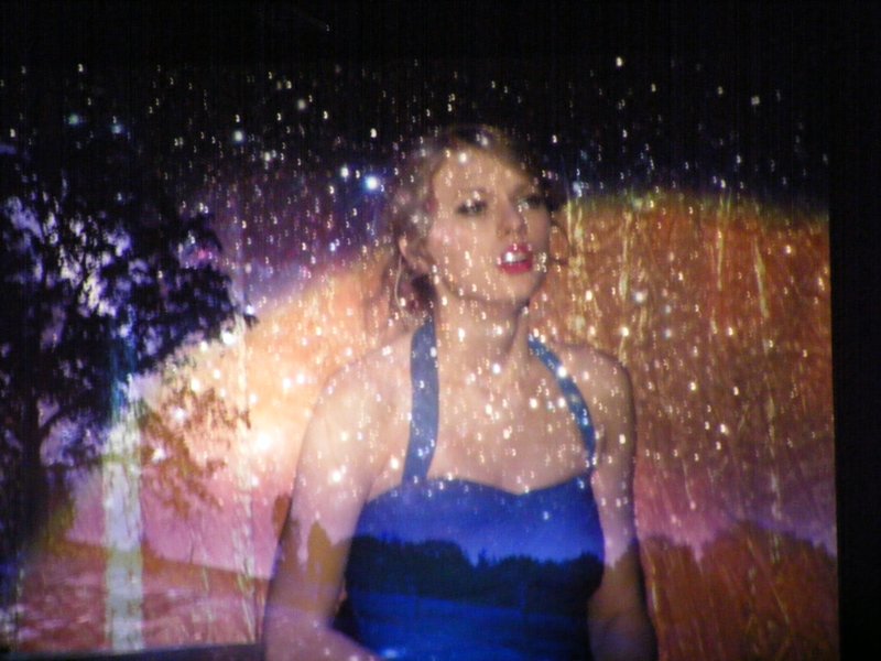 Taylor Swift — March 7 - Rotterdam, Holland — photo 260