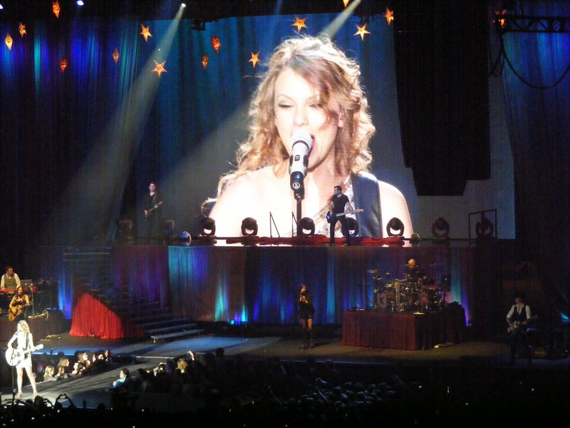 Taylor Swift — March 7 - Rotterdam, Holland — photo 262