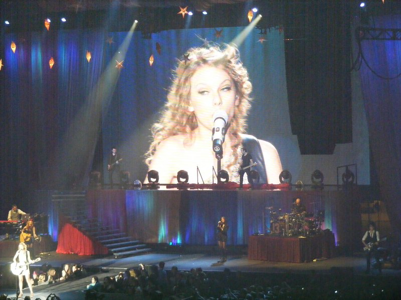 Taylor Swift — March 7 - Rotterdam, Holland — photo 263