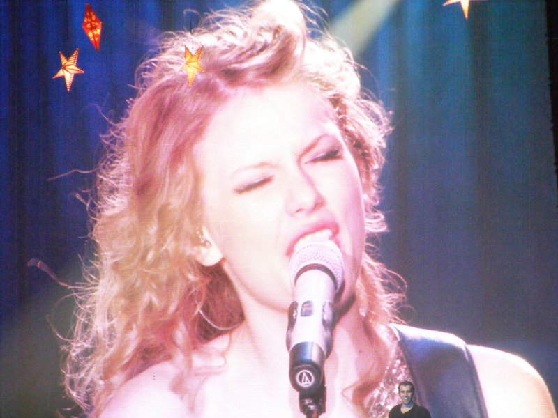 Taylor Swift — March 7 - Rotterdam, Holland — photo 264