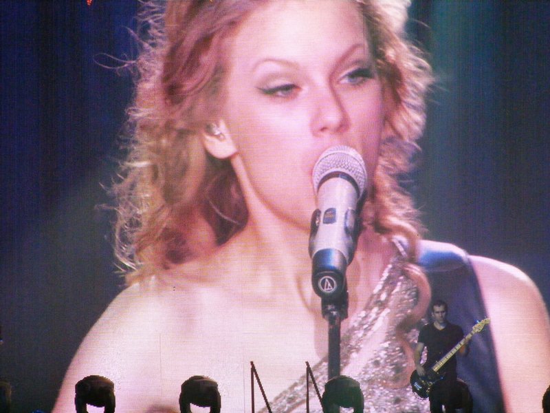 Taylor Swift — March 7 - Rotterdam, Holland — photo 267