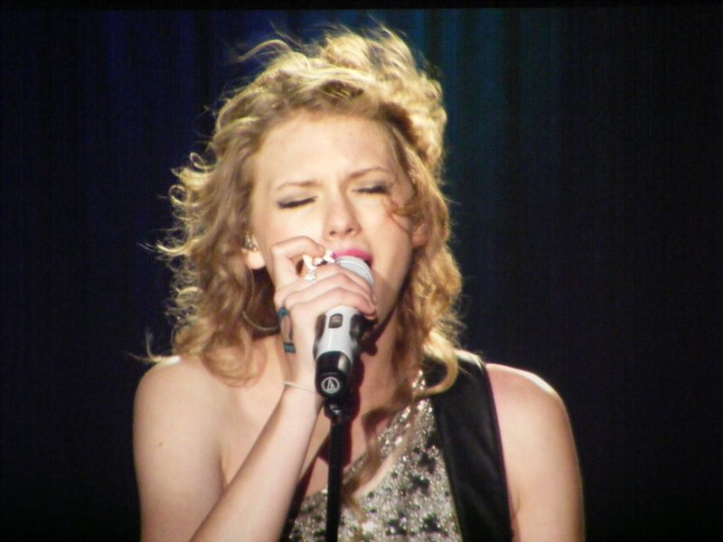 Taylor Swift — March 7 - Rotterdam, Holland — photo 269
