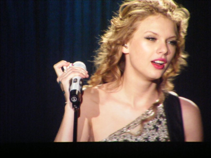 Taylor Swift — March 7 - Rotterdam, Holland — photo 270