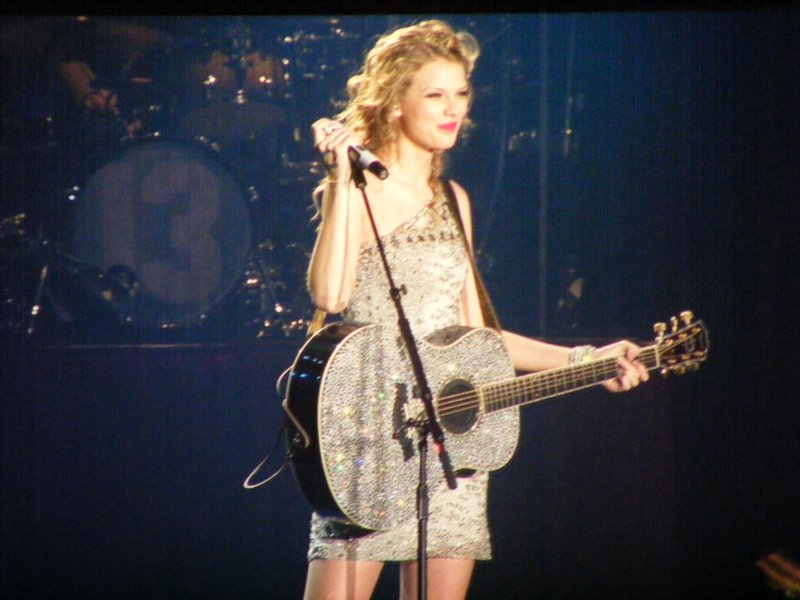 Taylor Swift — March 7 - Rotterdam, Holland — photo 271