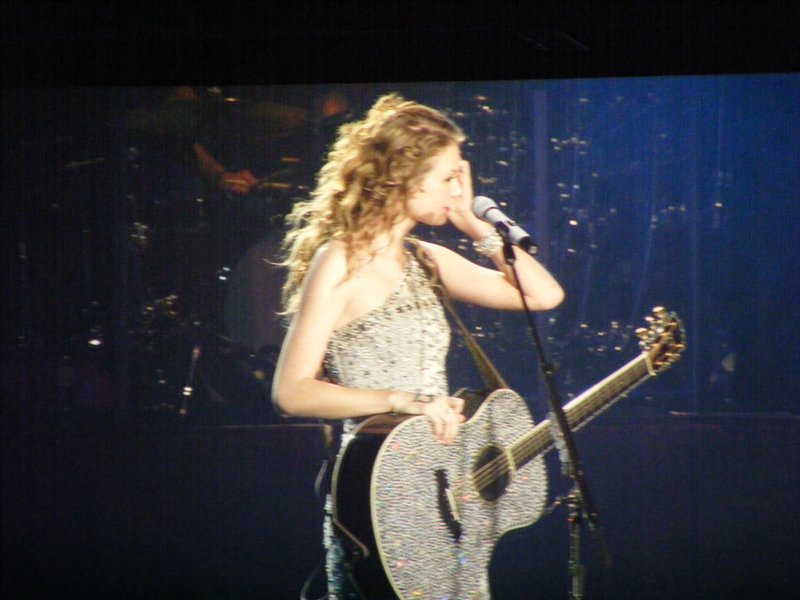 Taylor Swift — March 7 - Rotterdam, Holland — photo 272