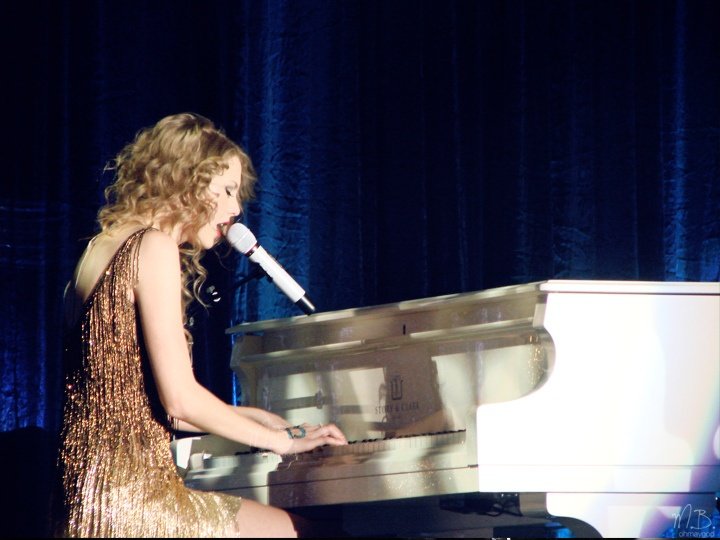 Taylor Swift — March 7 - Rotterdam, Holland — photo 291