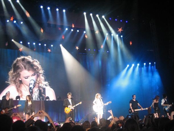 Taylor Swift — March 7 - Rotterdam, Holland — photo 296