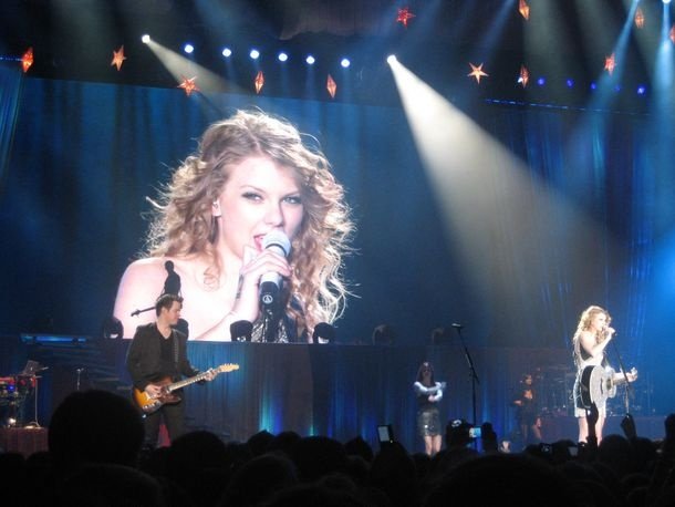 Taylor Swift — March 7 - Rotterdam, Holland — photo 299