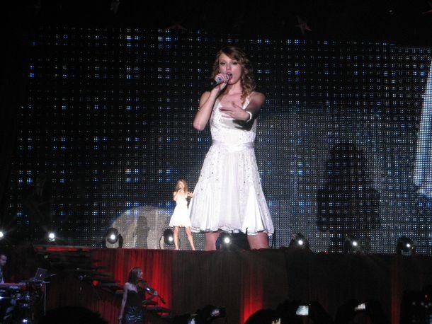 Taylor Swift — March 7 - Rotterdam, Holland — photo 300