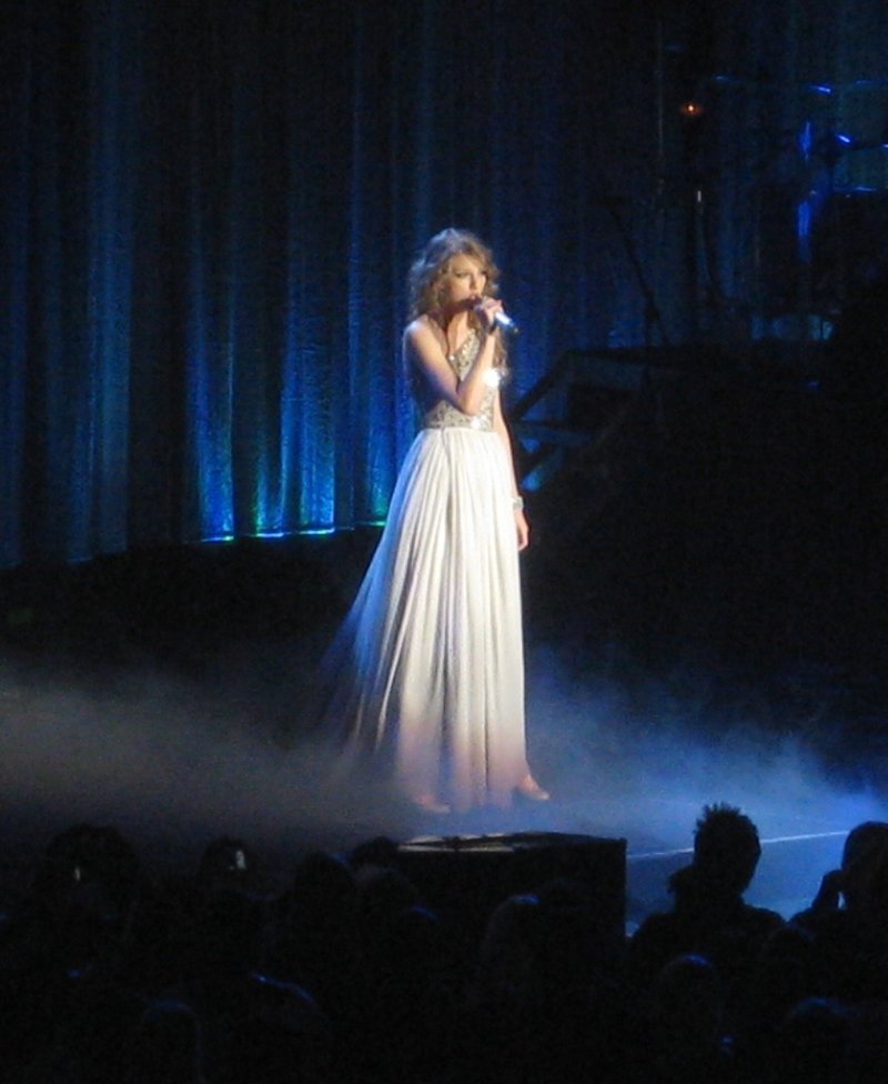 Taylor Swift — March 7 - Rotterdam, Holland — photo 303