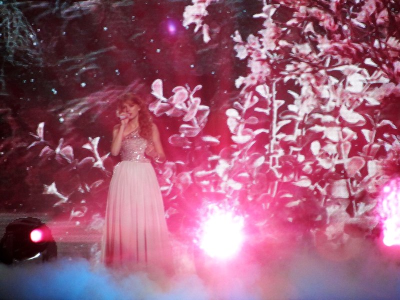 Taylor Swift — March 9 - Oslo, Norway — photo 12