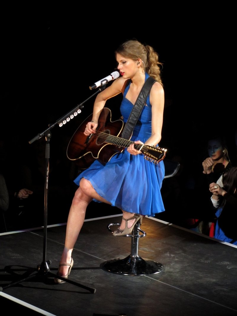 Taylor Swift — March 9 - Oslo, Norway — photo 14