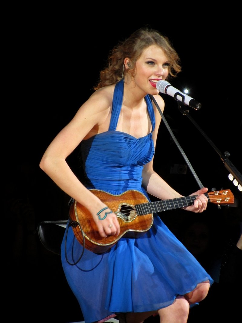 Taylor Swift — March 9 - Oslo, Norway — photo 16