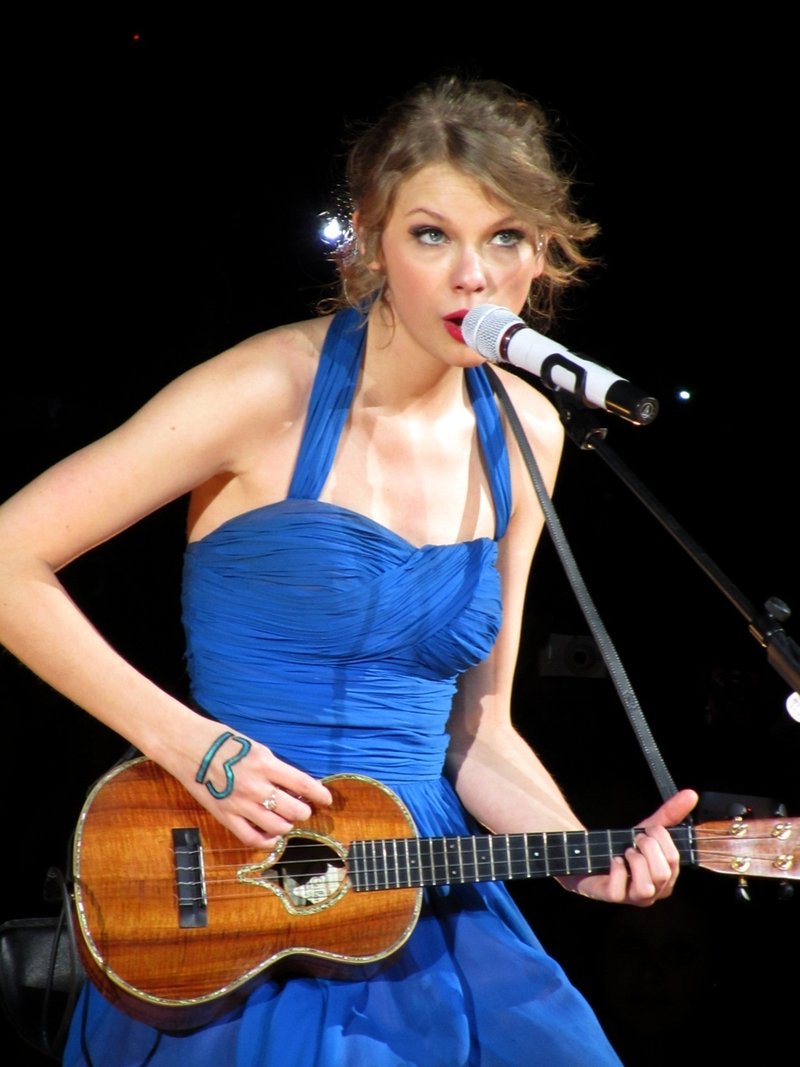 Taylor Swift — March 9 - Oslo, Norway — photo 17