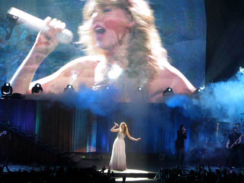 Taylor Swift — March 9 - Oslo, Norway — photo 21