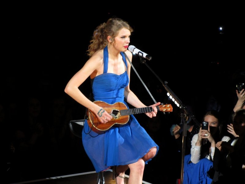 Taylor Swift — March 9 - Oslo, Norway — photo 22