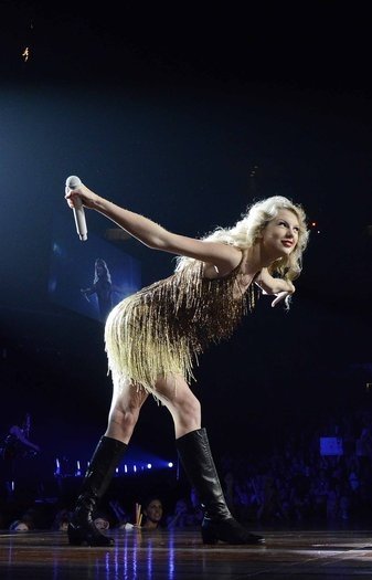 Taylor Swift — November 16 - Charlotte, North Carolina — photo 3