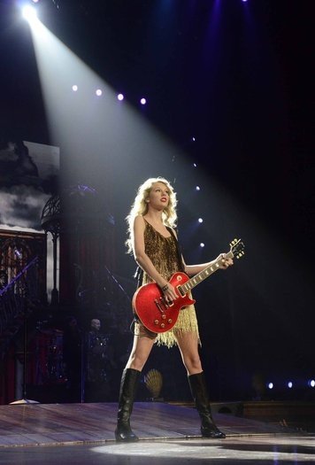 Taylor Swift — November 16 - Charlotte, North Carolina — photo 5