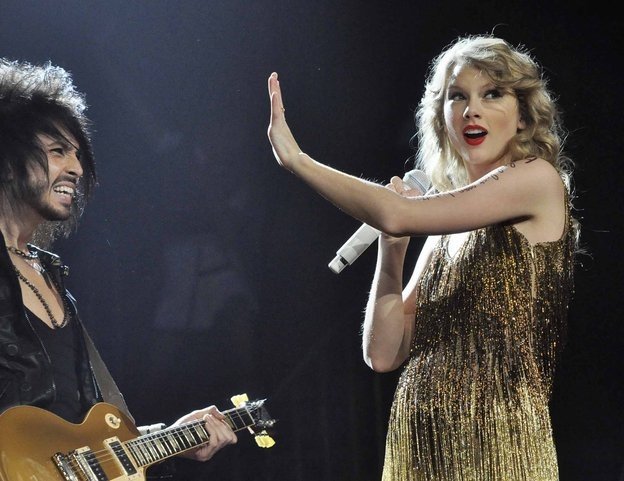 Taylor Swift — November 16 - Charlotte, North Carolina — photo 6