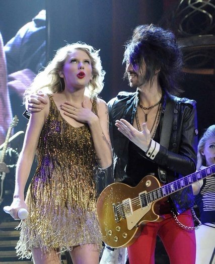 Taylor Swift — November 16 - Charlotte, North Carolina — photo 7