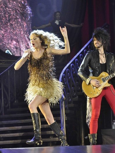 Taylor Swift — November 16 - Charlotte, North Carolina — photo 10