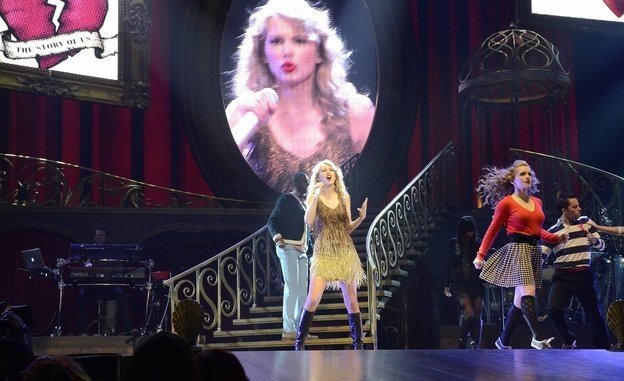 Taylor Swift — November 16 - Charlotte, North Carolina — photo 22