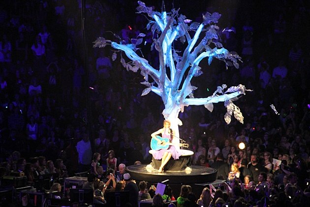 Taylor Swift — November 16 - Charlotte, North Carolina — photo 31