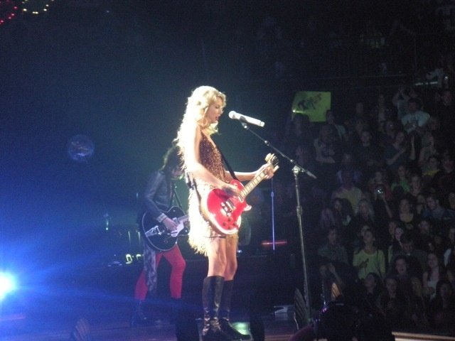 Taylor Swift — November 16 - Charlotte, North Carolina — photo 37