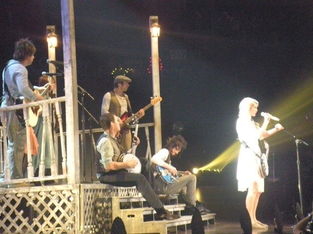 Taylor Swift — November 16 - Charlotte, North Carolina — photo 40