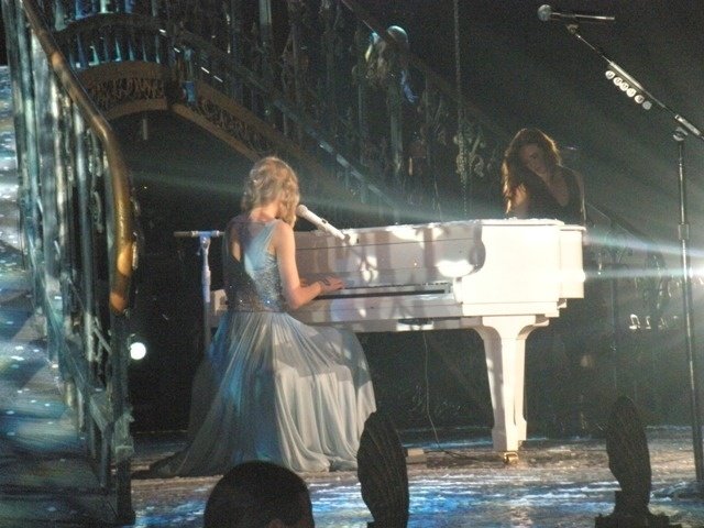 Taylor Swift — November 16 - Charlotte, North Carolina — photo 43