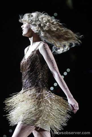 Taylor Swift — November 17 - Raleigh, North Carolina — photo 6
