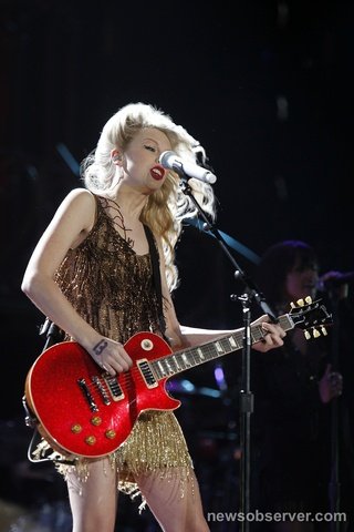 Taylor Swift — November 17 - Raleigh, North Carolina — photo 11
