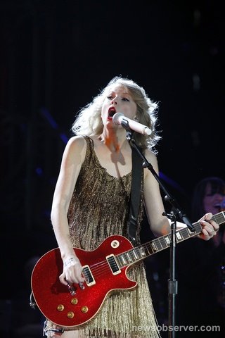 Taylor Swift — November 17 - Raleigh, North Carolina — photo 14